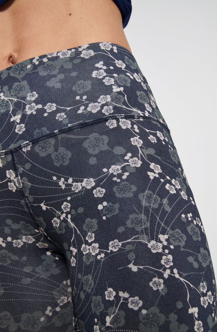 Flow With It Leggings - Japanese Floral